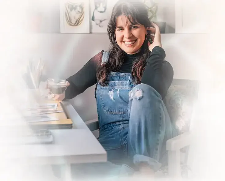 Carolina Spina em seu ateliê
